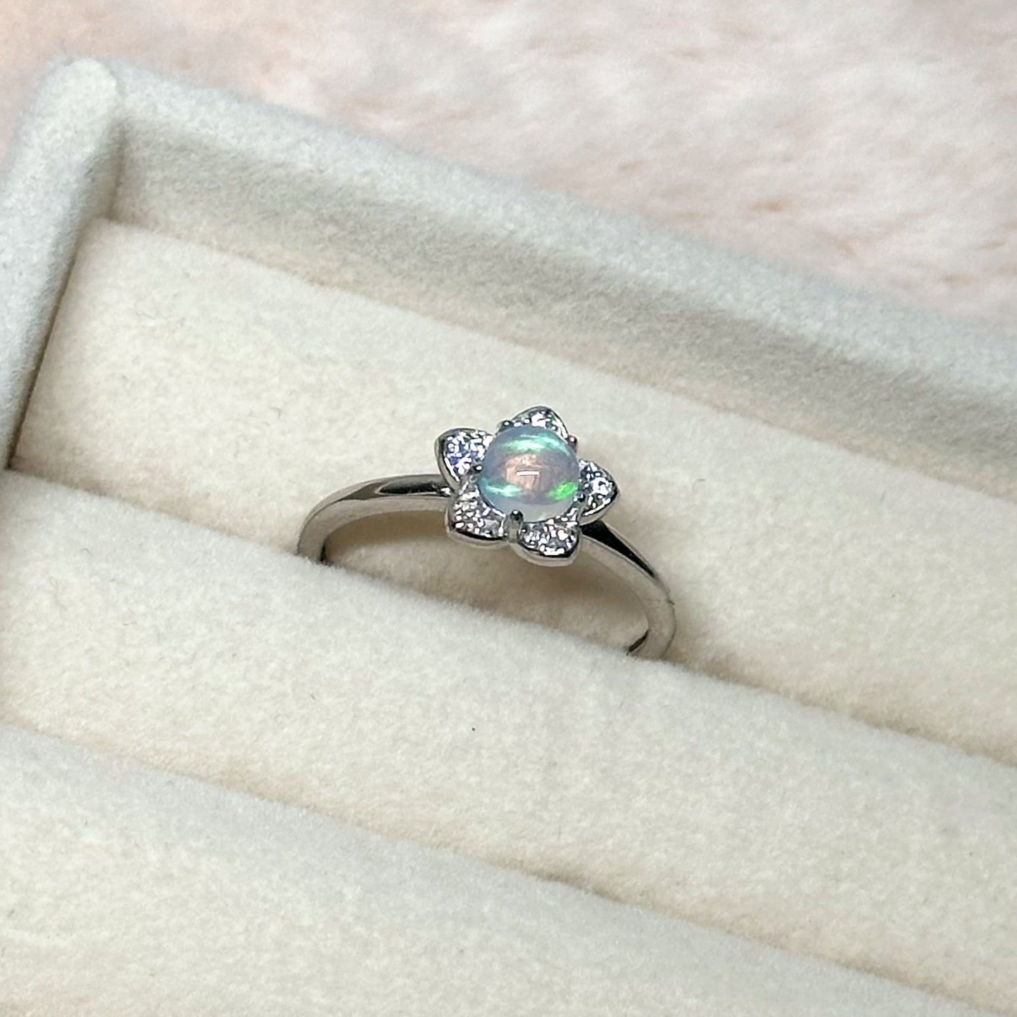 ANELLO DAHLIA IN OPALE ETIOPE (ARGENTO 925)
