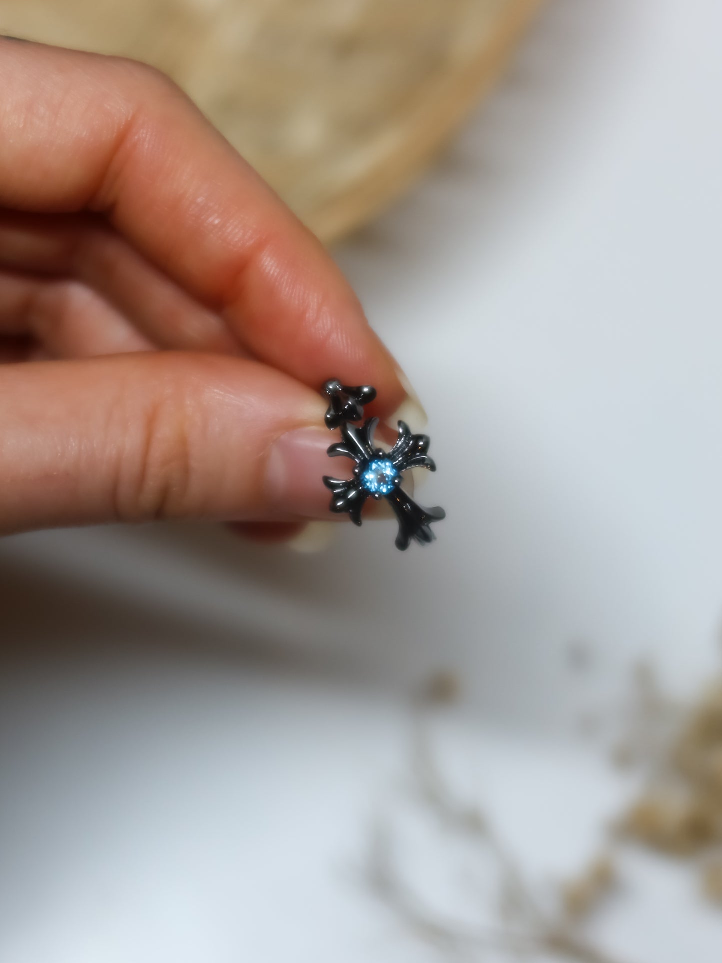 Anello in Topazio Blu a Croce