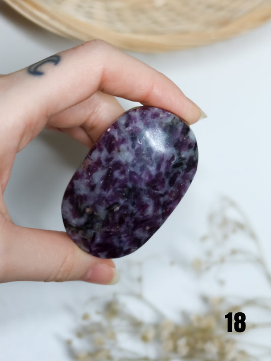 Palmstone di Lepidolite