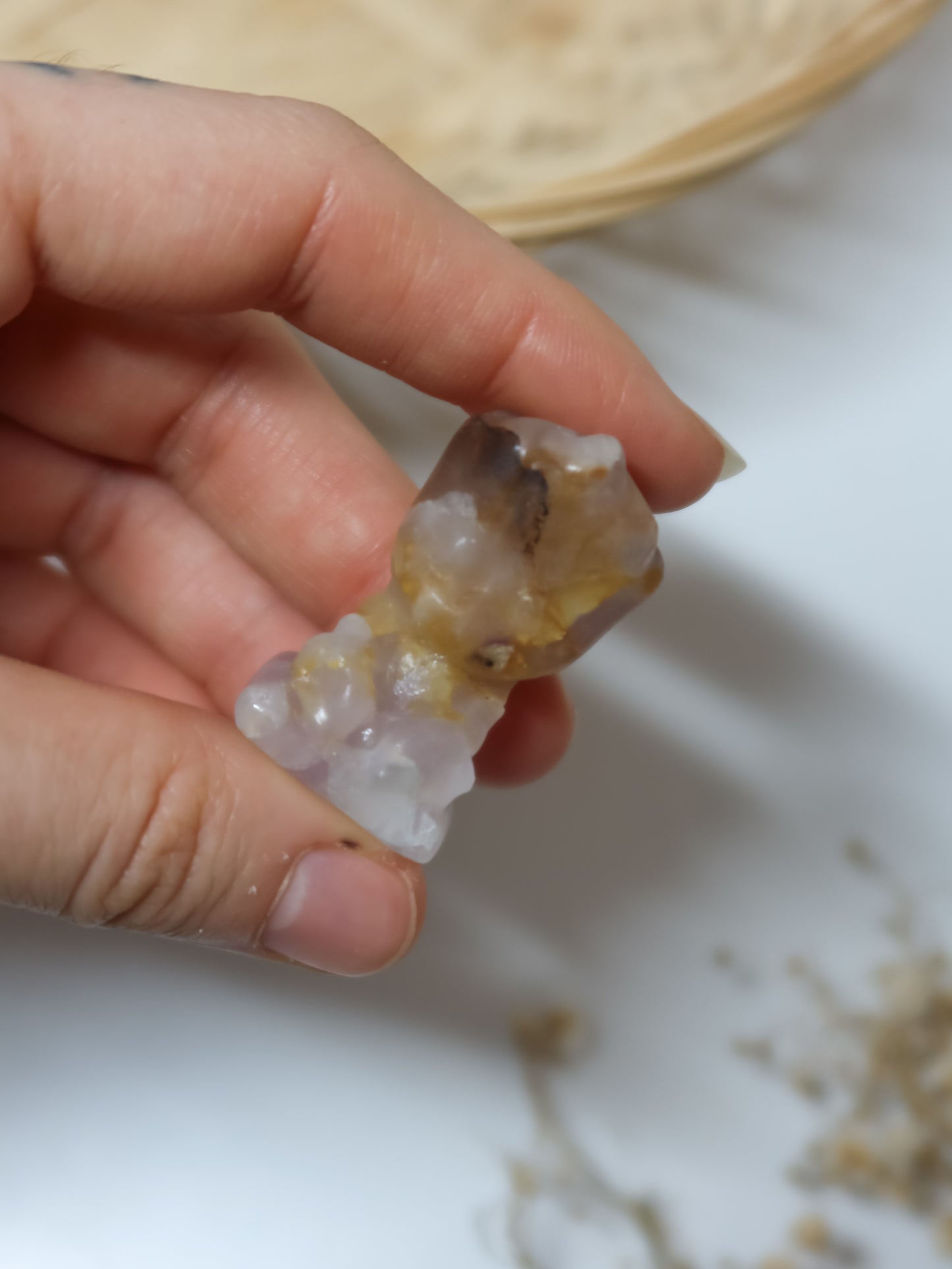 Baby Groot in Quarzo Ematoide, Quarzo Golden Healer, Quarzo Fragola, Avventurina Verde, Unakite, Lepidolite, Ametista, Ametista Chevron (Marvel)