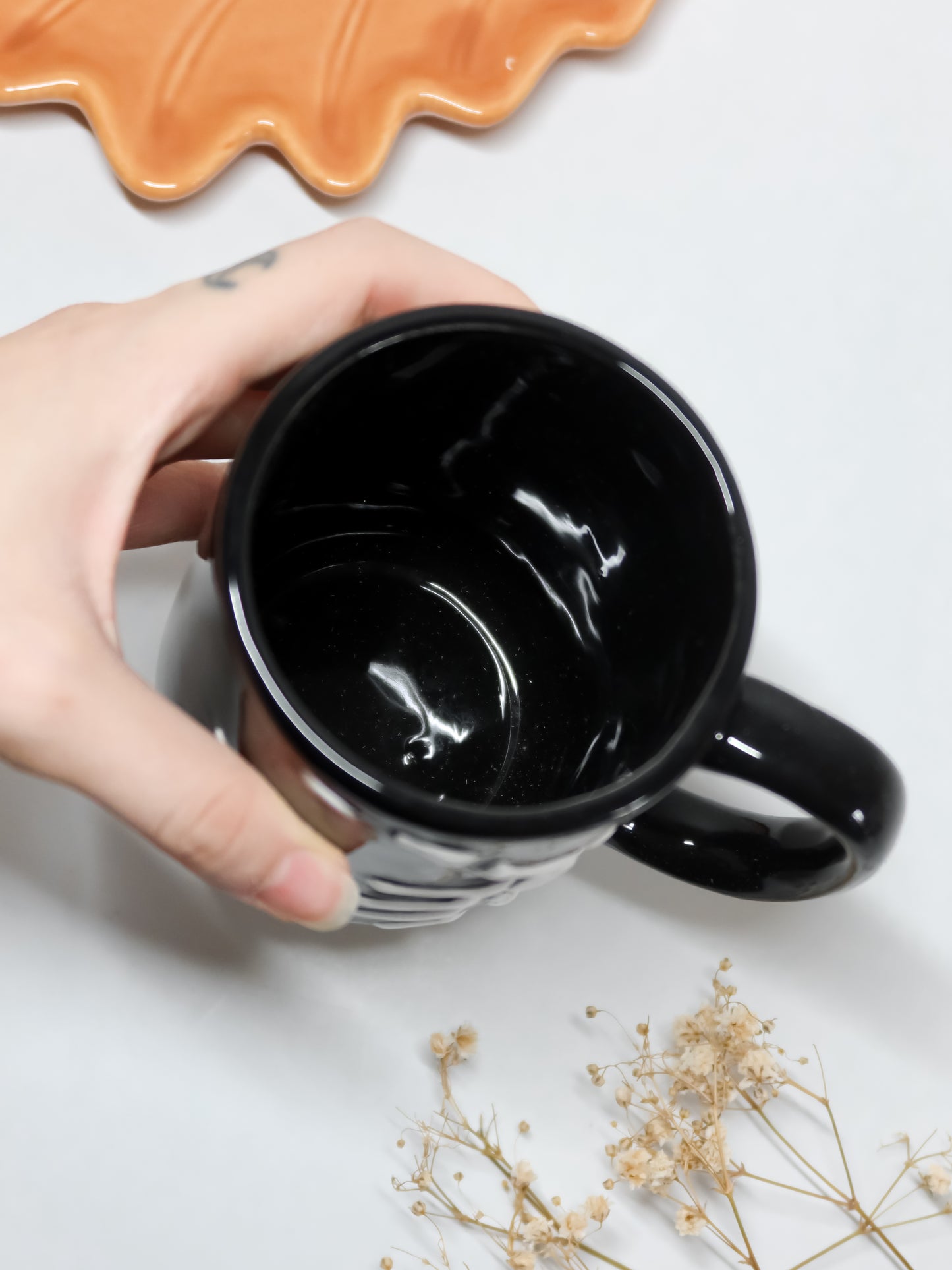TAZZA MANO DI SCHELETRO