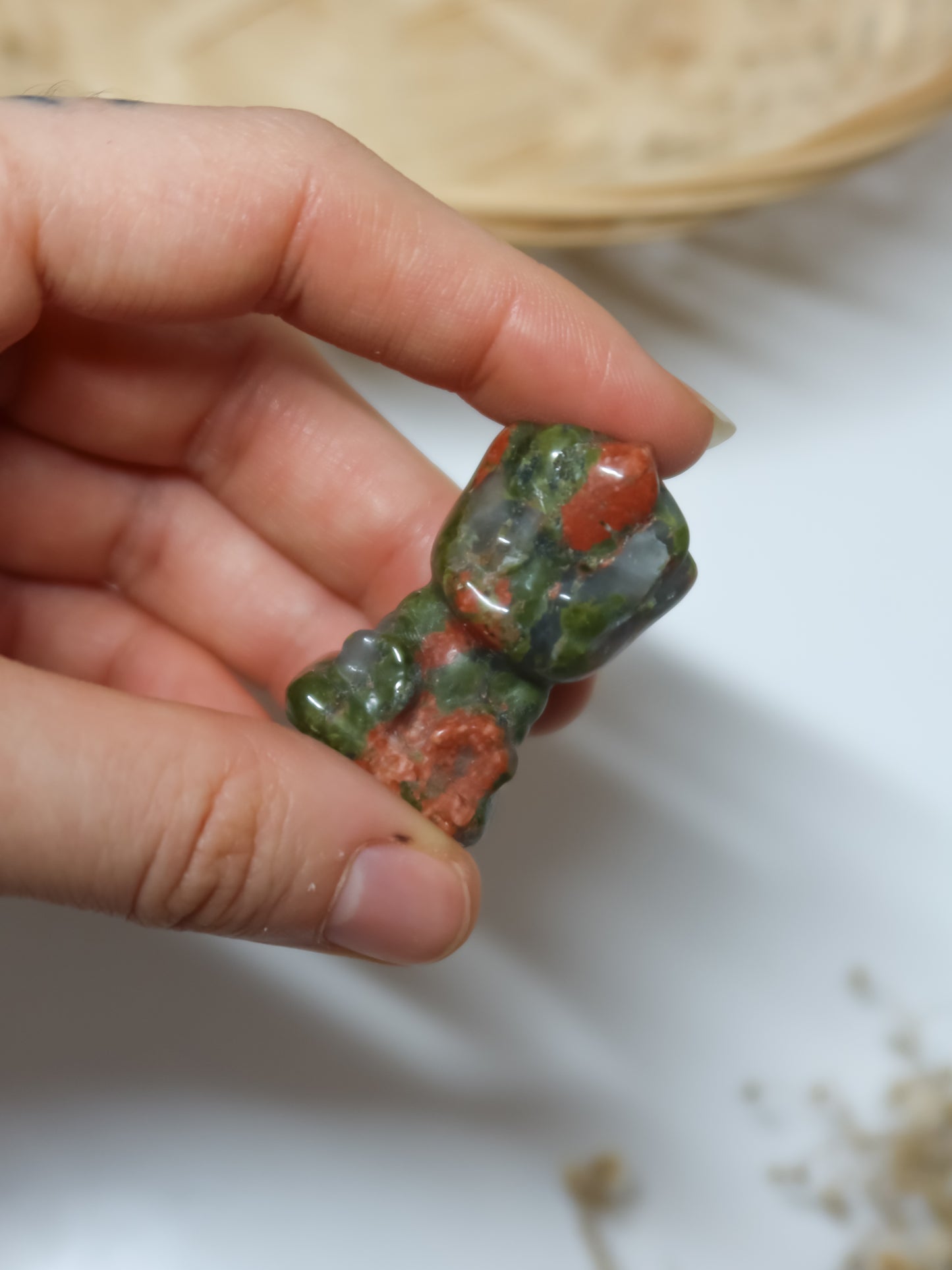 Baby Groot in Quarzo Ematoide, Quarzo Golden Healer, Quarzo Fragola, Avventurina Verde, Unakite, Lepidolite, Ametista, Ametista Chevron (Marvel)