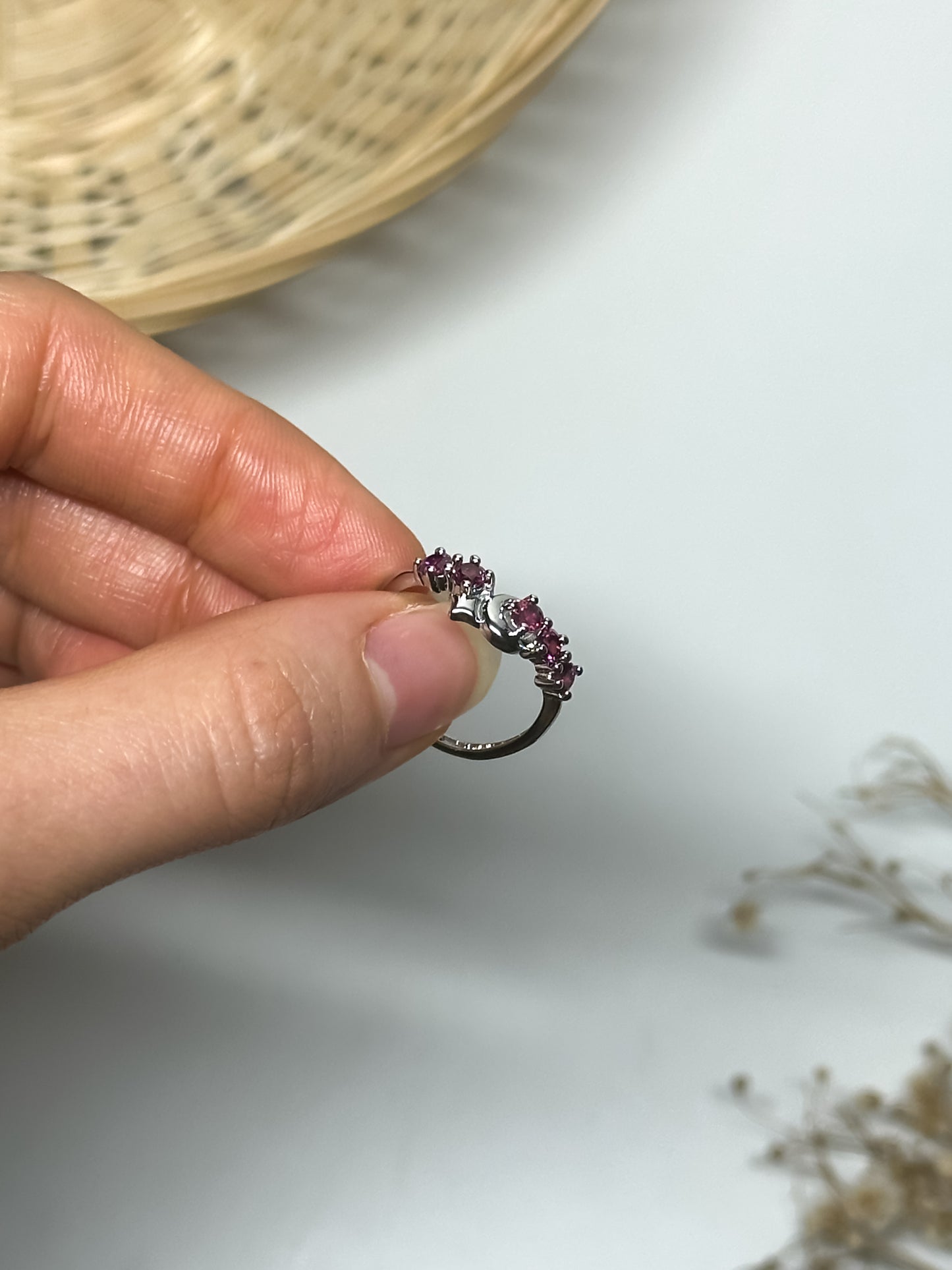 Anello in Granato a Mezzaluna e Stella