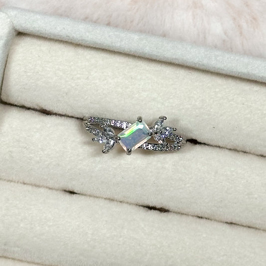 ANELLO IVY IN OPALE ETIOPE (ARGENTO 925)