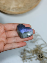 Carica l&#39;immagine nel visualizzatore di Gallery, Cuore in Labradorite (Viola/Sunset)
