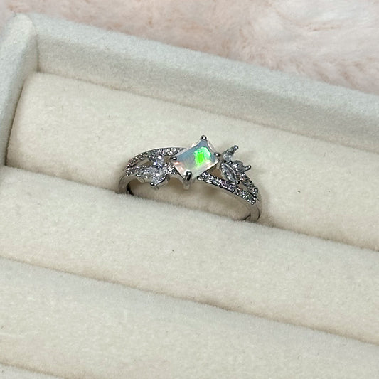 ANELLO IVY IN OPALE ETIOPE (ARGENTO 925)