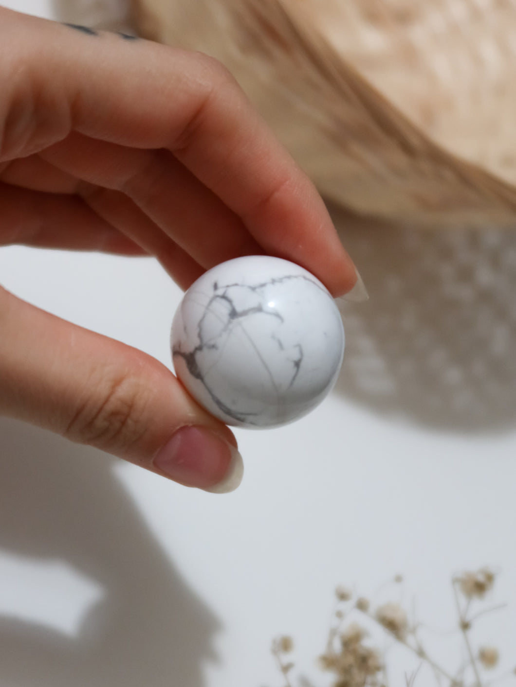 Sfera in Howlite