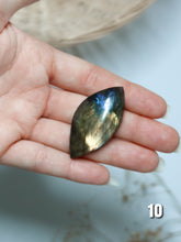 Carica l&#39;immagine nel visualizzatore di Gallery, Foglia in Labradorite
