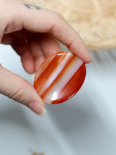 Carica l&#39;immagine nel visualizzatore di Gallery, Worry Stone in Corniola
