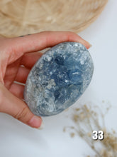 Carica l&#39;immagine nel visualizzatore di Gallery, Freeform a Drusa di Celestite (o Celestina)
