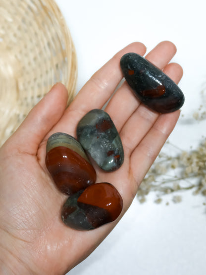 Eliotropio Burattato (Diaspro Sanguigno Seftonite, Bloodstone)