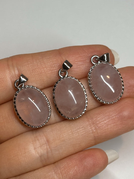 CIONDOLO IN QUARZO ROSA