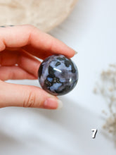 Carica l&#39;immagine nel visualizzatore di Gallery, Sfera in Indigo Gabbro
