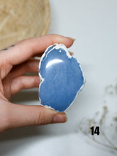 Carica l&#39;immagine nel visualizzatore di Gallery, Geode in Angelite
