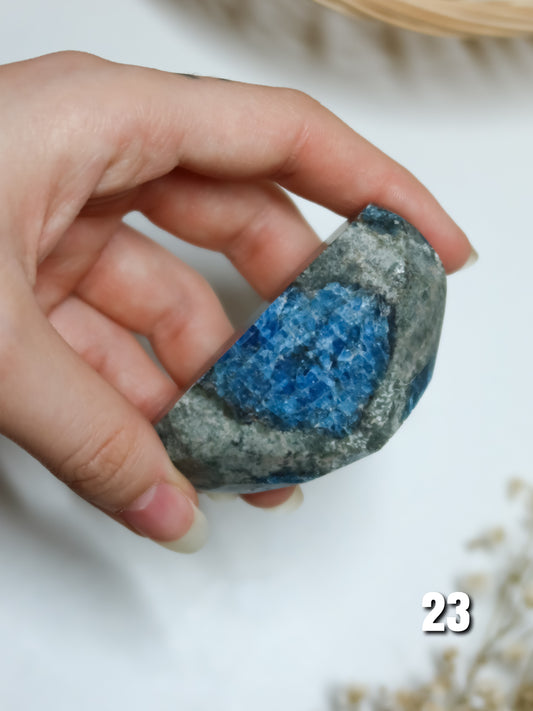Freeform in Apatite Blu