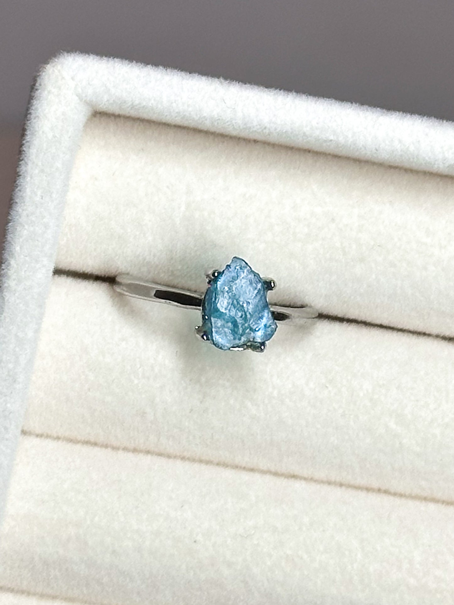 ANELLO IN APATITE