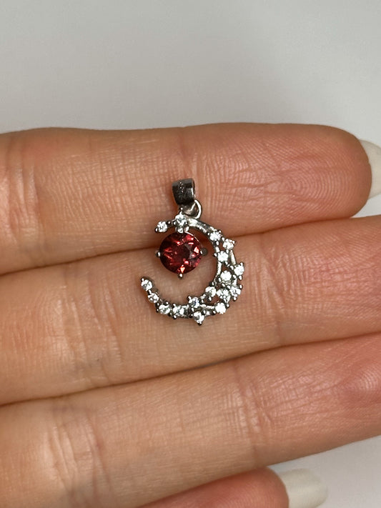 CIONDOLO IN GRANATO MEZZALUNA (ARGENTO 925)