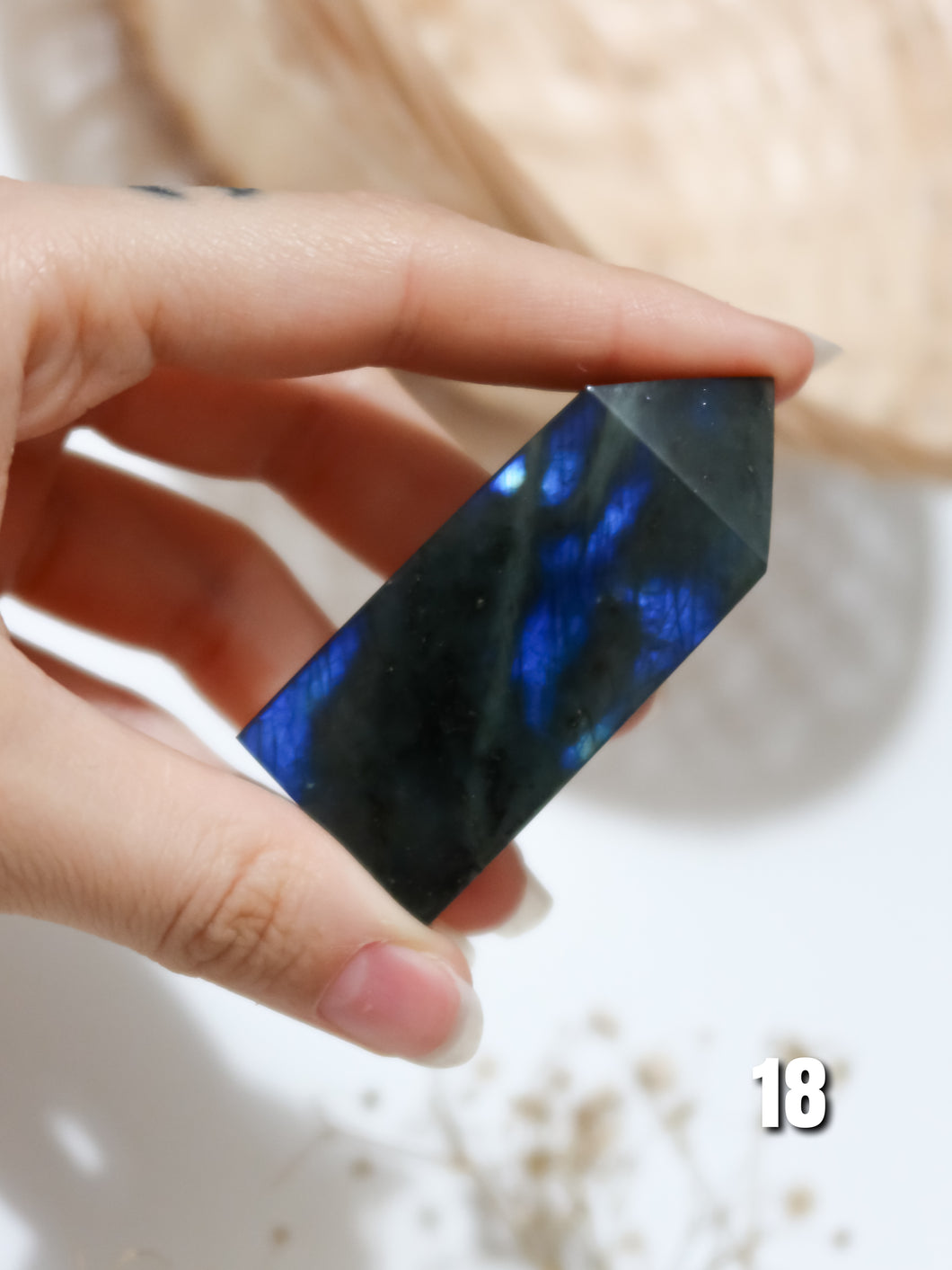 Obelisco in Labradorite