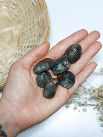 Eliotropio Burattato (Diaspro Sanguigno Seftonite, Bloodstone)