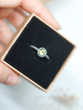 Carica l&#39;immagine nel visualizzatore di Gallery, Anello in Peridoto (Olivina)
