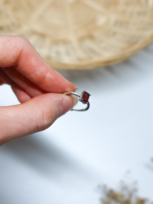 Anello in Granato (Argento 925)