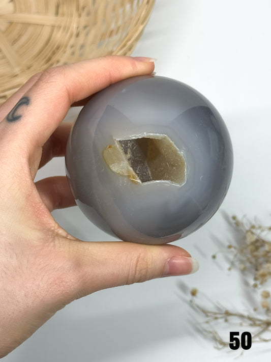 Sfera in Agata con Drusa