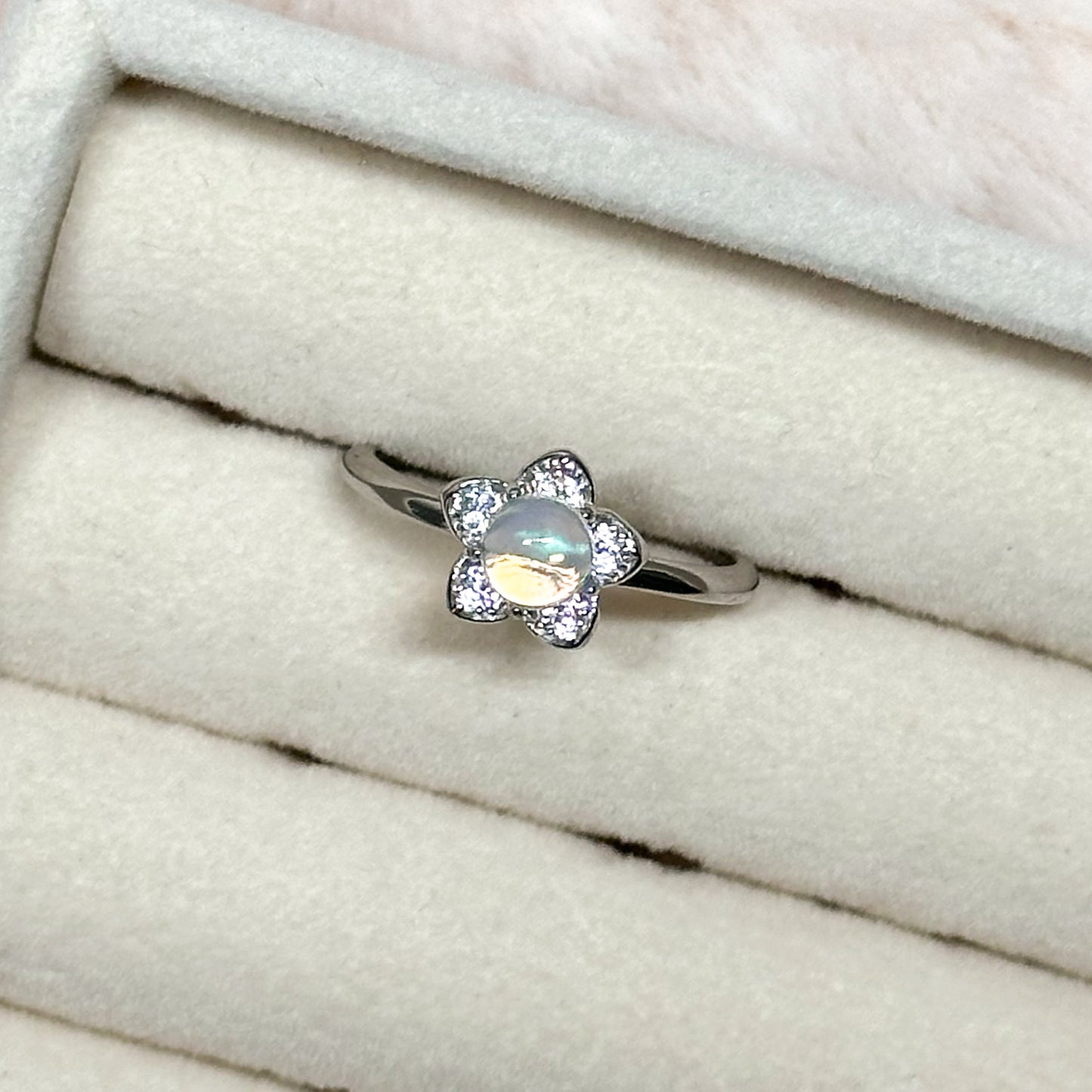 ANELLO DAHLIA IN OPALE ETIOPE (ARGENTO 925)
