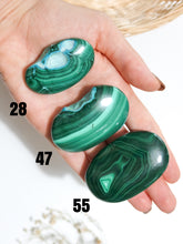 Carica l&#39;immagine nel visualizzatore di Gallery, Palmstone in Malacolla (Malachite + Crisocolla)
