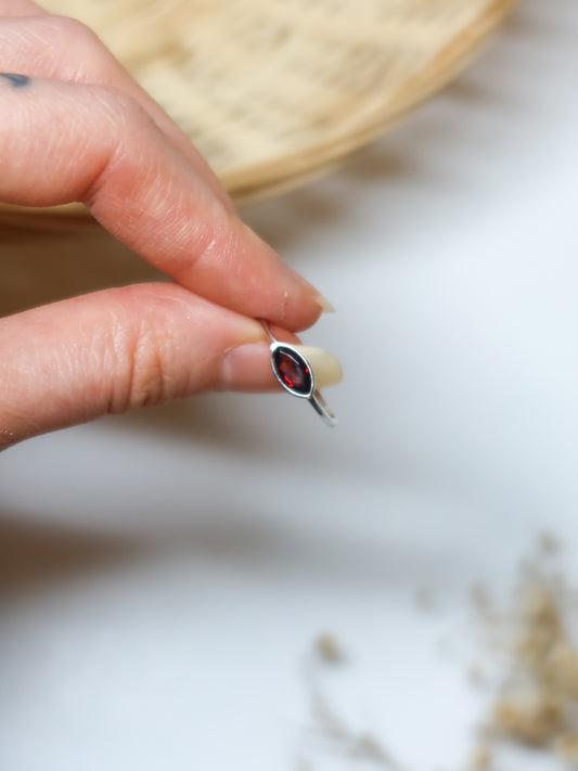 Anello in Granato (Argento 925)