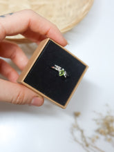 Carica l&#39;immagine nel visualizzatore di Gallery, Anello in Peridoto con Ali di Pipistrello (Olivina, Argento 925)
