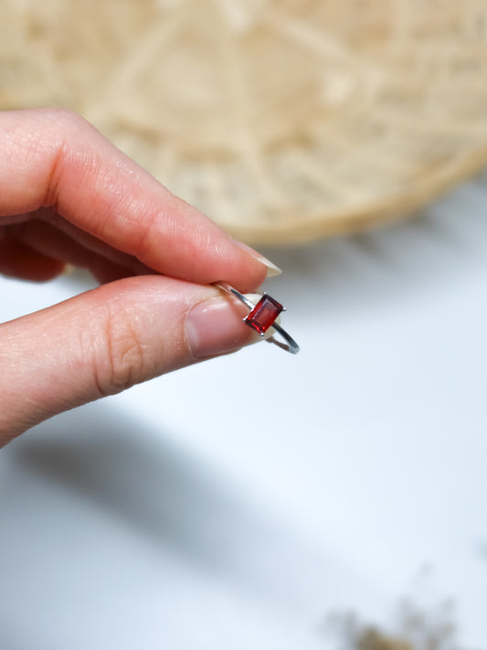 Anello in Granato (Argento 925)