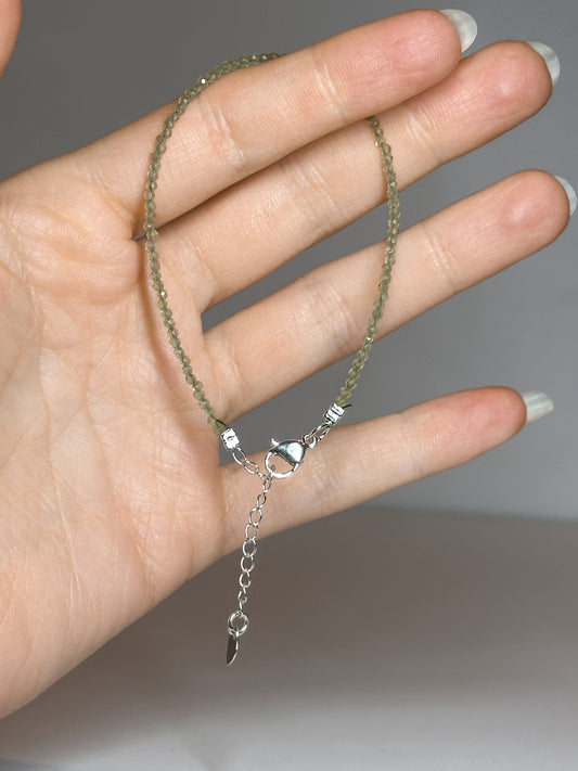 BRACCIALE IN PREHNITE SFACCETTATO