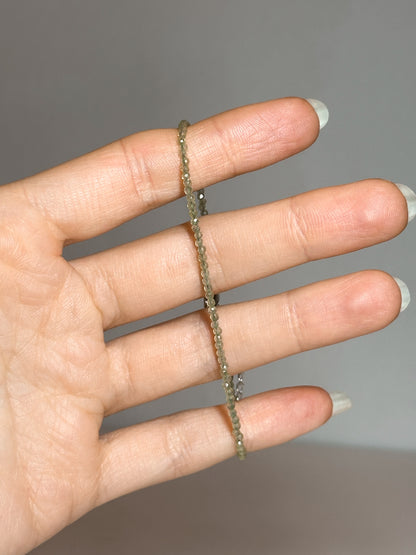 BRACCIALE IN PREHNITE SFACCETTATO