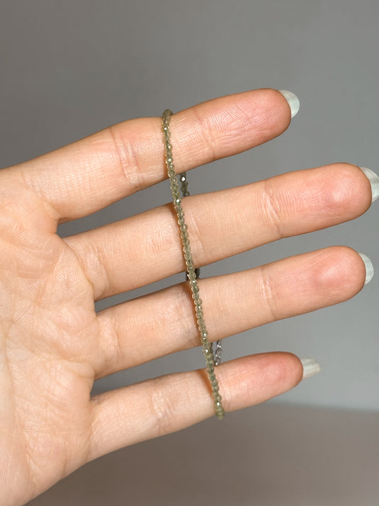 BRACCIALE IN PREHNITE SFACCETTATO