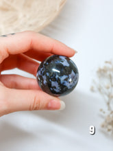 Carica l&#39;immagine nel visualizzatore di Gallery, Sfera in Indigo Gabbro
