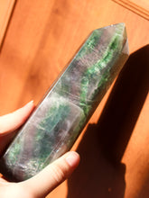 Carica l&#39;immagine nel visualizzatore di Gallery, Torre in Fluorite
