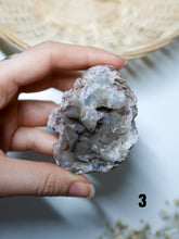 Carica l&#39;immagine nel visualizzatore di Gallery, Geode di Ametista Rosa (con Calcite)
