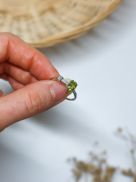 Anello in Peridoto (Olivina, Argento 925)