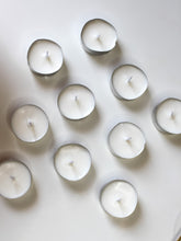 Carica l&#39;immagine nel visualizzatore di Gallery, Tea Lights in Cera di Soia (Kit da 10)
