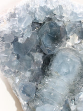 Carica l&#39;immagine nel visualizzatore di Gallery, Drusa di Celestite (o Celestina) 6kg
